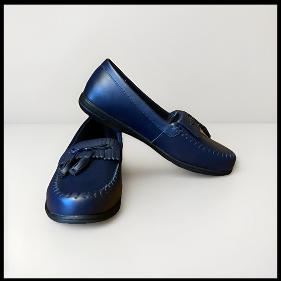 NWOT Dr. Max size 11M navy leather Kiltie style tasseled slip on loafers - Picture 2 of 12